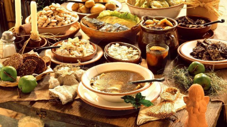 Колко ни излиза коледната трапеза? Салата, сарми, питка… да пресметнем!