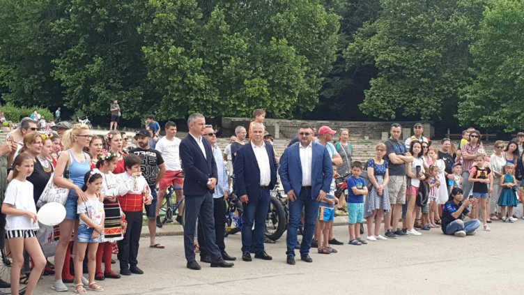 Концерт в подкрепа на семейства на загинали в системата на МВР се проведе във Варна (СНИМКИ)