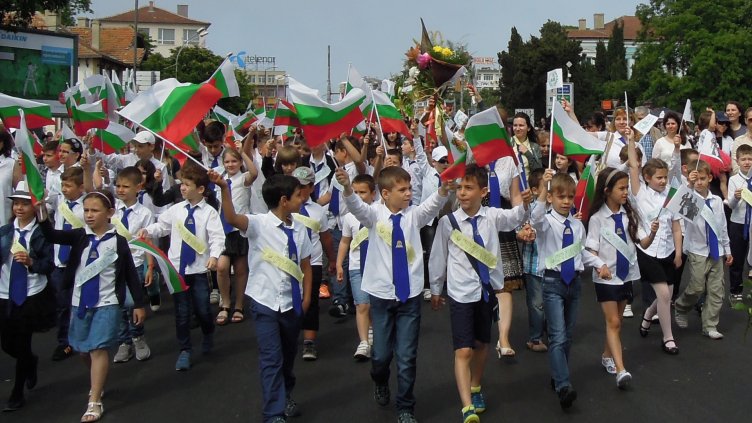 Над 200 бургаски ученици отправят послание за безопасност на пътя