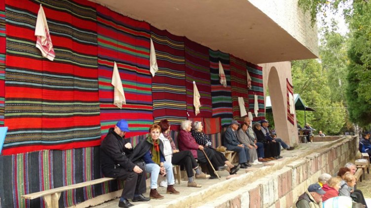 Шарена балканска черга обви кюстендилското село Шишковци