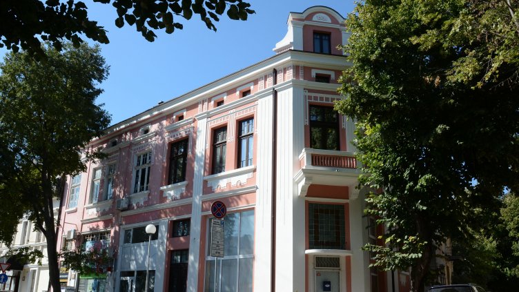 Реставрират още сгради-паметници на културата във Варна (СНИМКИ)