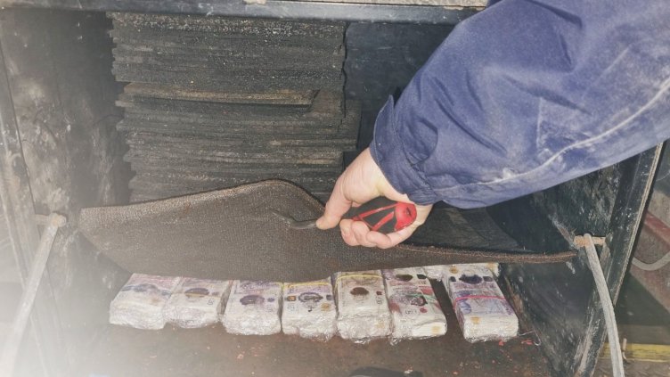 Митничари откриха британски лири на стойност близо 900 000 лв. в камион, излизащ от страната