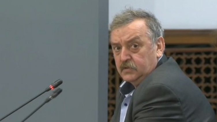 Проф. Кантарджиев съветва: Яжте домати с ваксината