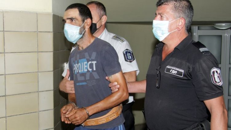 Йовчо душил бременната Мария с ръце. Завлякъл я до кладенеца и я метнал