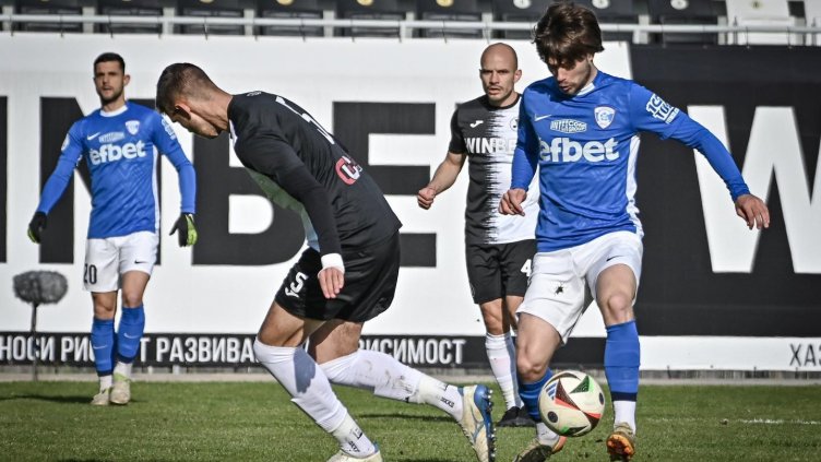 Спартак Варна взе трите точки от "Лаута" (СНИМКИ)