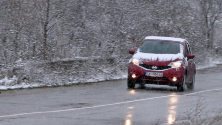 АПИ: Магистралите са обработени със смеси срещу заледяване