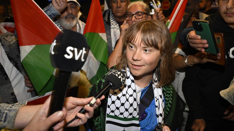 Грета Тунберг се завърна в Швеция, обвини Израел в отвличане