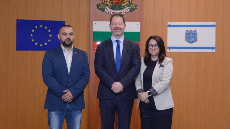 Търсят полицаи с добър английски да пазят туристите във Варна