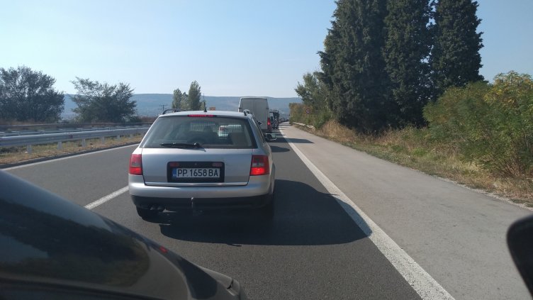 Голямо меле задръсти магистралата край Варна (СНИМКИ)