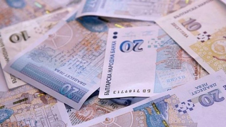 Полицаи спипаха "муле" от телефонна измама  