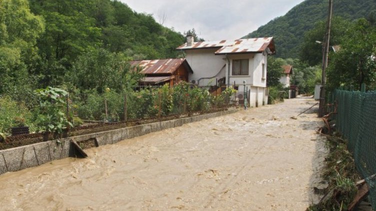 След водния ад преди година: Мизия на воден режим от месец
