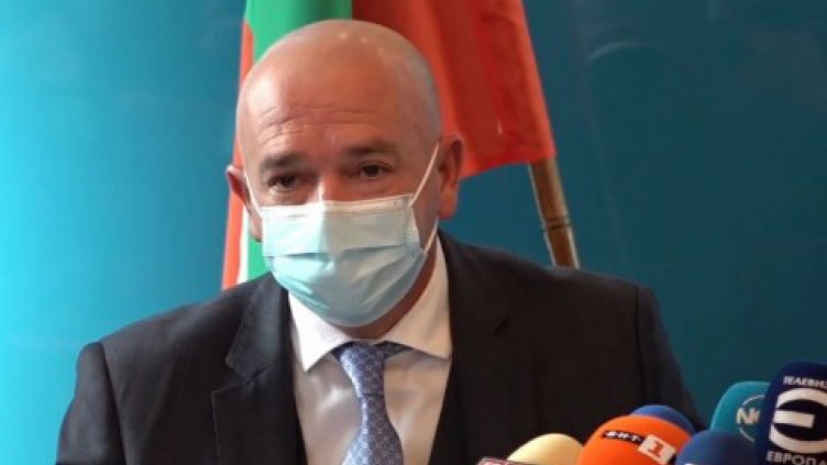 Ген. Мутафчийски: Носете маски и ще изкарате вируса по-леко