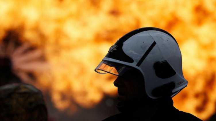 Евакуираха 200 души от пламнал хотел на Златните