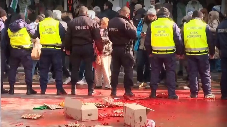 Равносметката след безредиците вчера в София: Петима са с обвинения, 10 са пострадалите полицаи