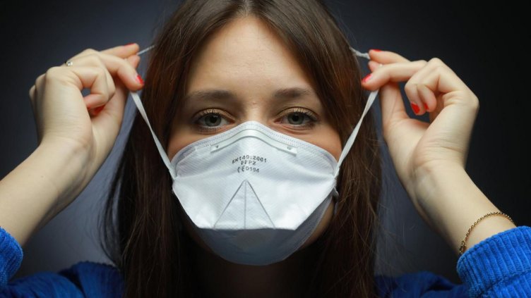 Хотели за карантинирани ще заместват полевите болници