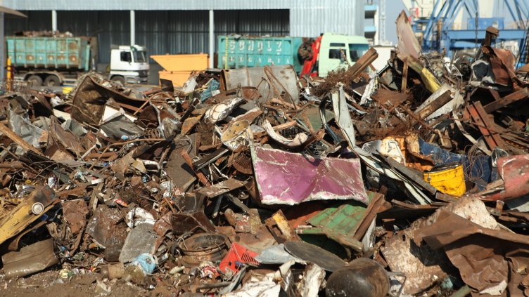 Спипаха двама крадци, обрали пункт за скрап в Бяла, Варненско 