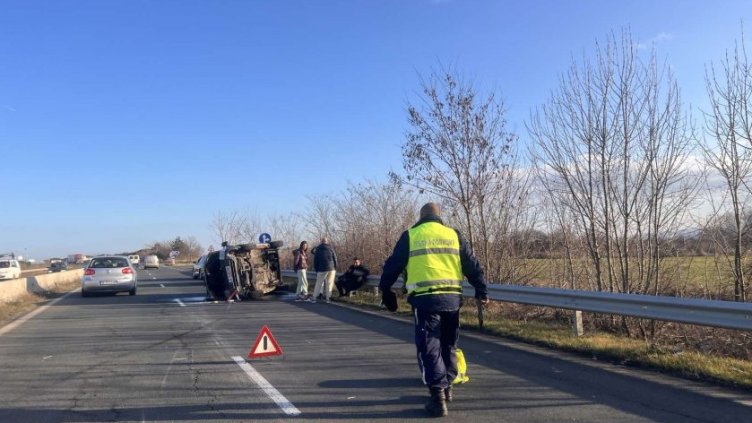 Катастрофа затруднява движението по пътя Бургас -  Варна