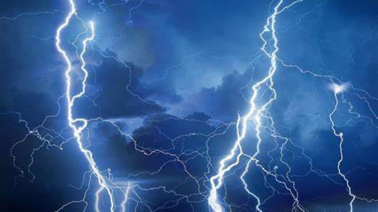 Мълния удари 8-годишно дете