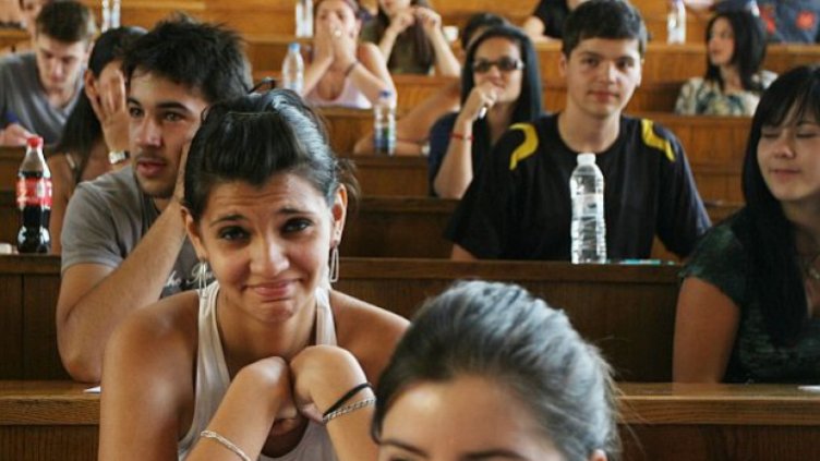 Засекретяват изпитните зали и санитарните възли в училищата с матури