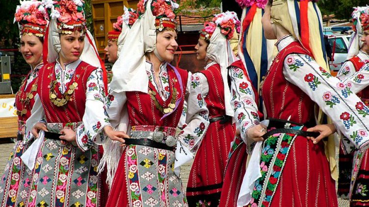 Първи студентски фолклорен фестивал се открива днес във Варна