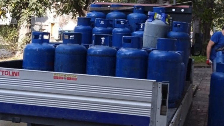 Тиктакаща бомба из улиците Варна! Така ли се транспортират бутилки с газ?