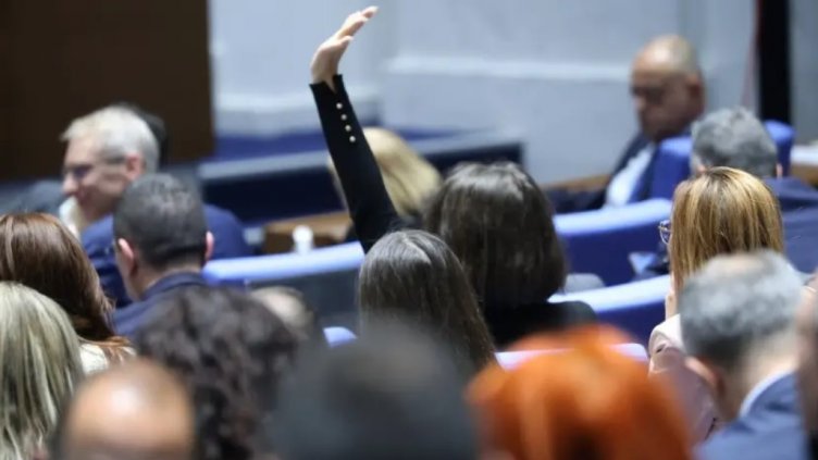 На първо четене: Приеха трите законопроекта за промени в Закона за вероизповеданията