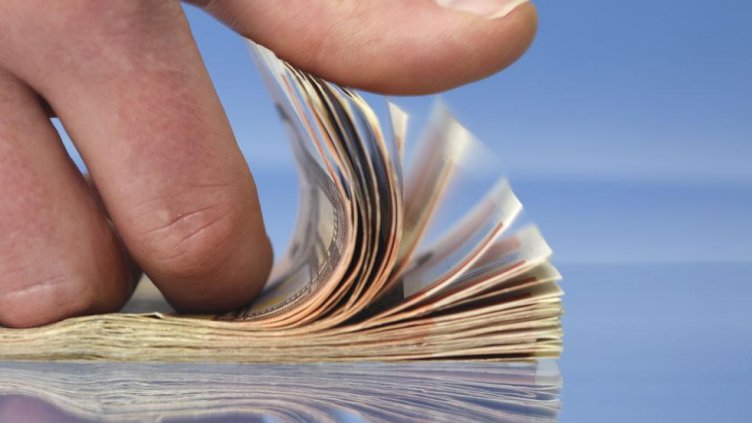 Синдикатите искат, но кой ще ги даде: Заплата 2500 лева, майчинството - 730