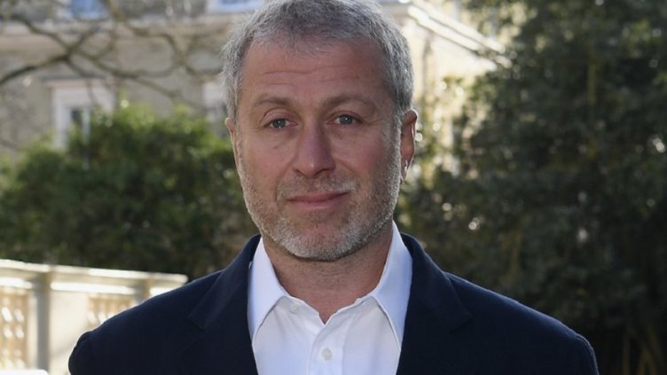 Лондон блокира парите на Абрамович