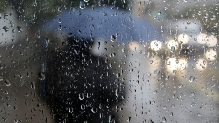 Седмицата ни посреща с валeжи