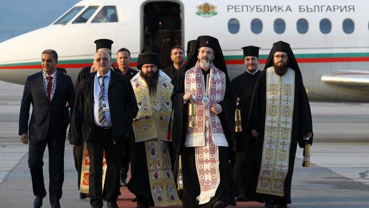 Благодатният огън вече пристигна в България