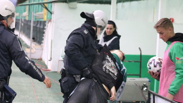 Разследват тежък инцидент с украйнски студент на футболен мач