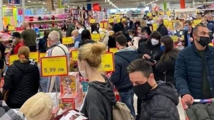 Отварят големите нехранителни магазини