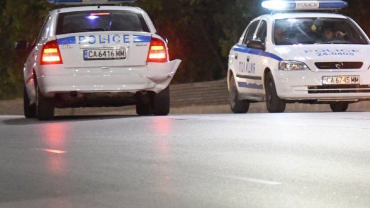 Мъж загина, колата му се удари в крайпътно дърво