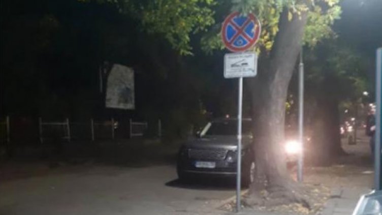 Тарикат с "Рейндж Ровър" спря в насрещното и слезе да си напазарува. Той е…