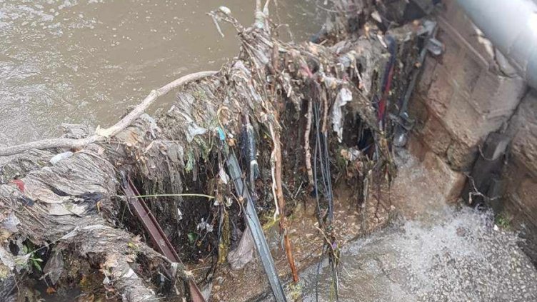 Шокъровият канал отново е затлачен с боклуци