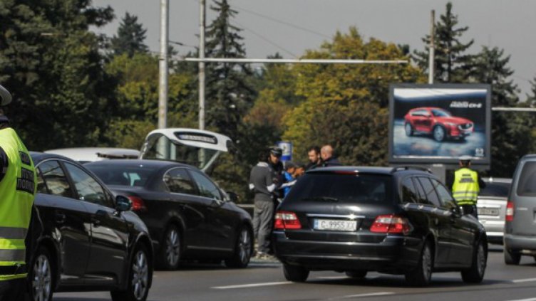Самоков на протест, блокират пътя за Дупница