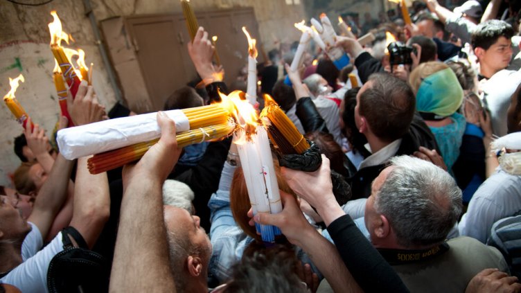 Благодатният огън пристига във Варна от Румъния