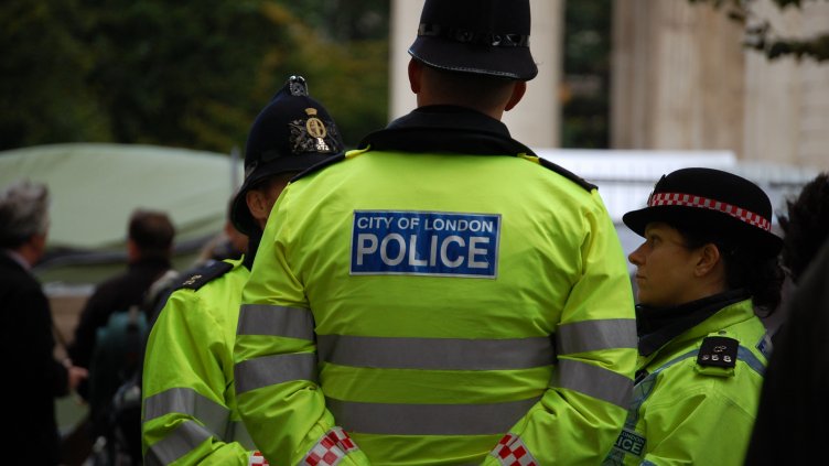 Трамвай се преобърна в Лондон, 5-има са заклещени