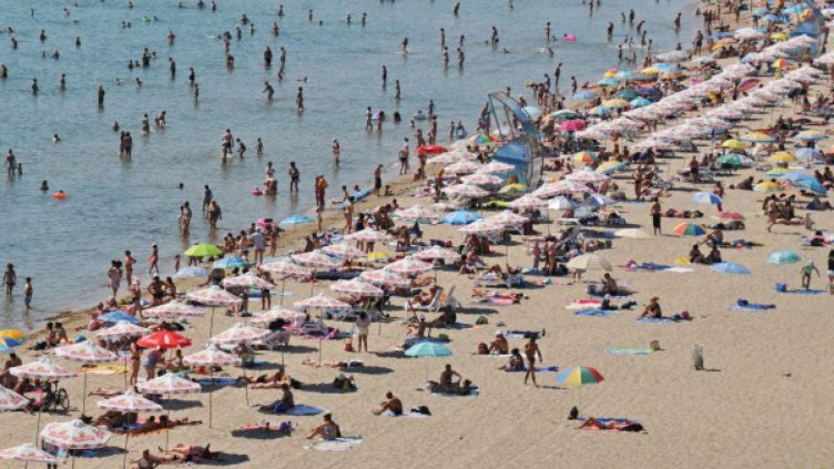 Хотелите ни по морето: Пиколото – индиец, сервитьорът – украинец