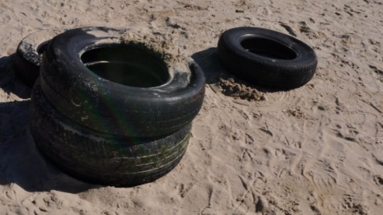 МОСВ зове: Не хвърляйте гумите където ви падне!