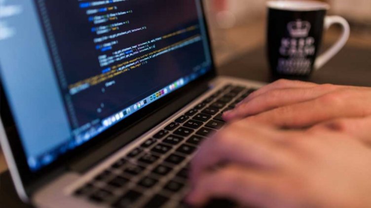 Опасна ваканция: Игри в интернет застрашават децата 