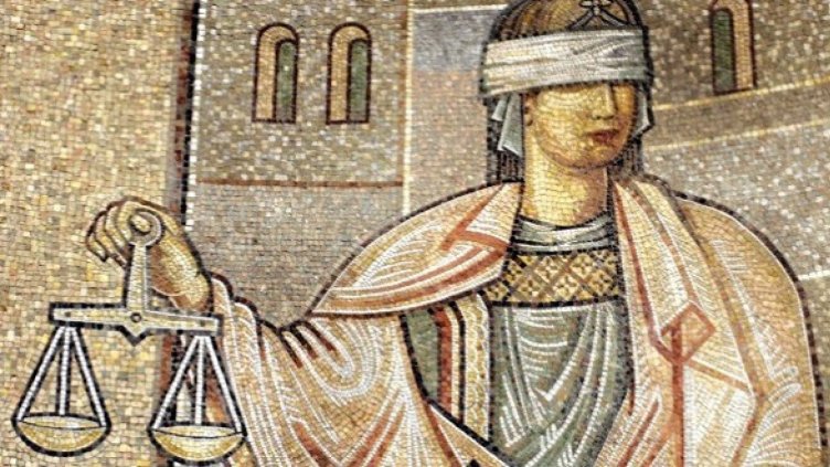 Петима с постоянен адрес за притежание и разпространение на наркотици във Варна