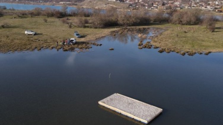 Поставиха платформа за птици във „Варненско-Белославското езеро“