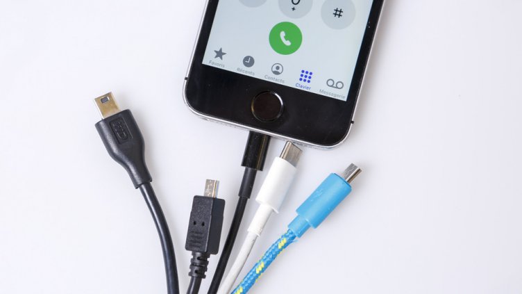 От утре в ЕС: Влизат в сила правилата за общи зарядни устойства