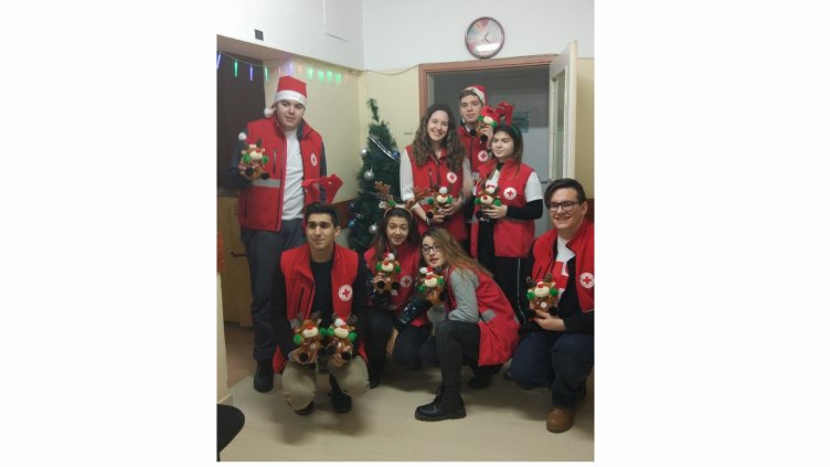 С коледен спектакъл зарадваха най-малките пациенти на МБАЛ „Св. Анна“