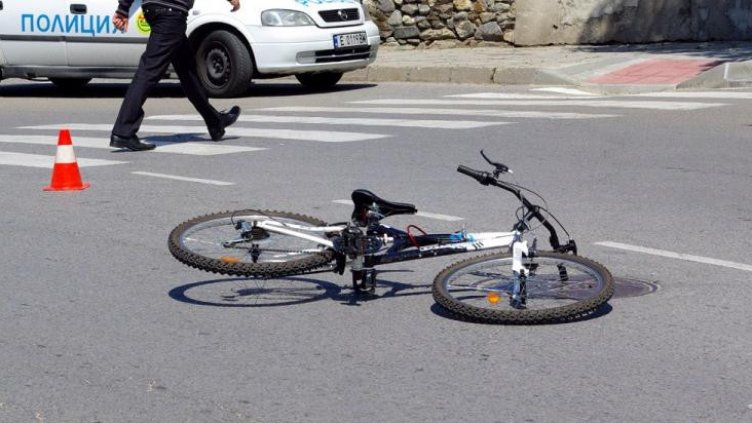 “Мерцедес“ потроши възрастен велосипедист в "Аспарухово"