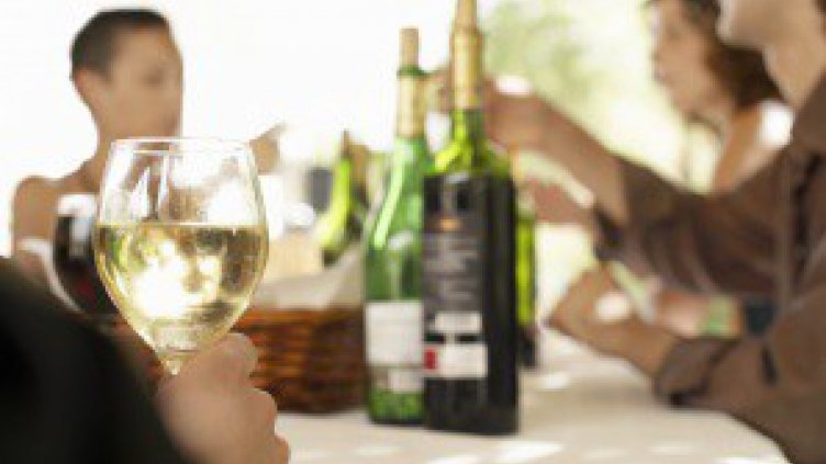 Средната класа във Великобритания по-често си пийва