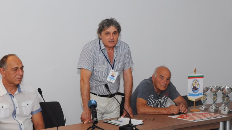 Орлин Пенев (в средата) и Николай Ковачев (вдясно).