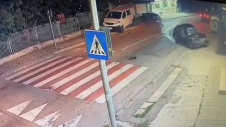 Шофьор, преследван от патрулка, помита пешеходец ВИДЕО (18+)