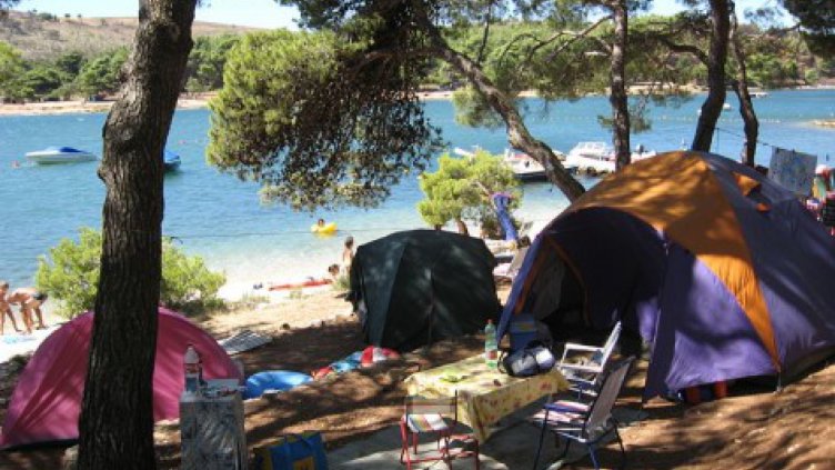 Държавата на лов за незаконно къмпингуващи по морето